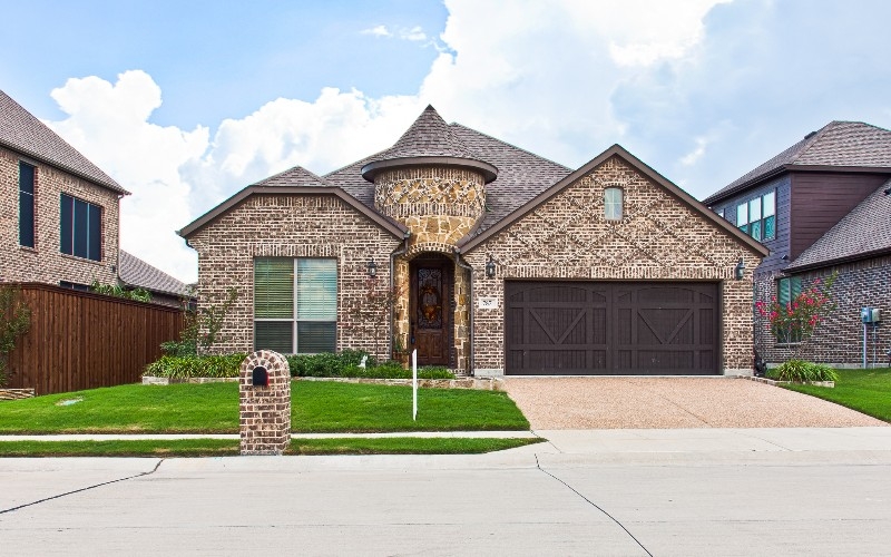 Immaculate 1 story Megatel Home in Rockwall, Texas